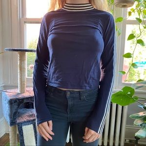 Navy blue long sleeved T w/ stripes detail